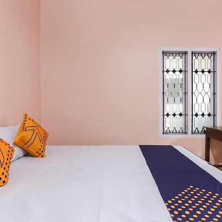 Spot On 68111 Jeena Motels Колам Екстериор снимка