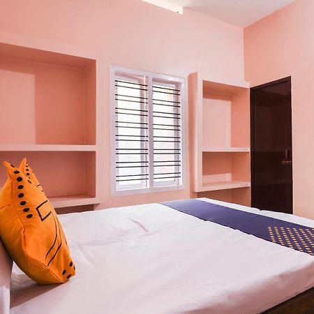 Spot On 68111 Jeena Motels Колам Екстериор снимка