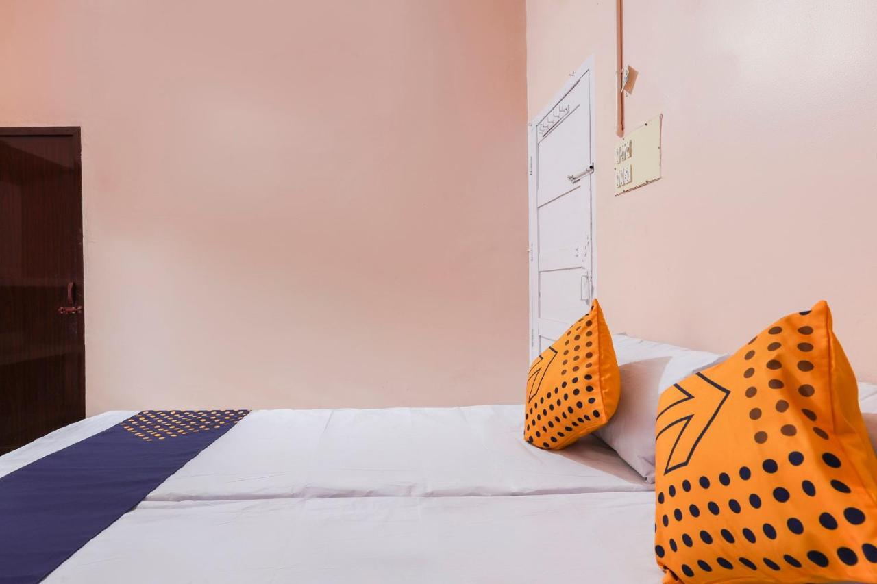 Spot On 68111 Jeena Motels Колам Екстериор снимка