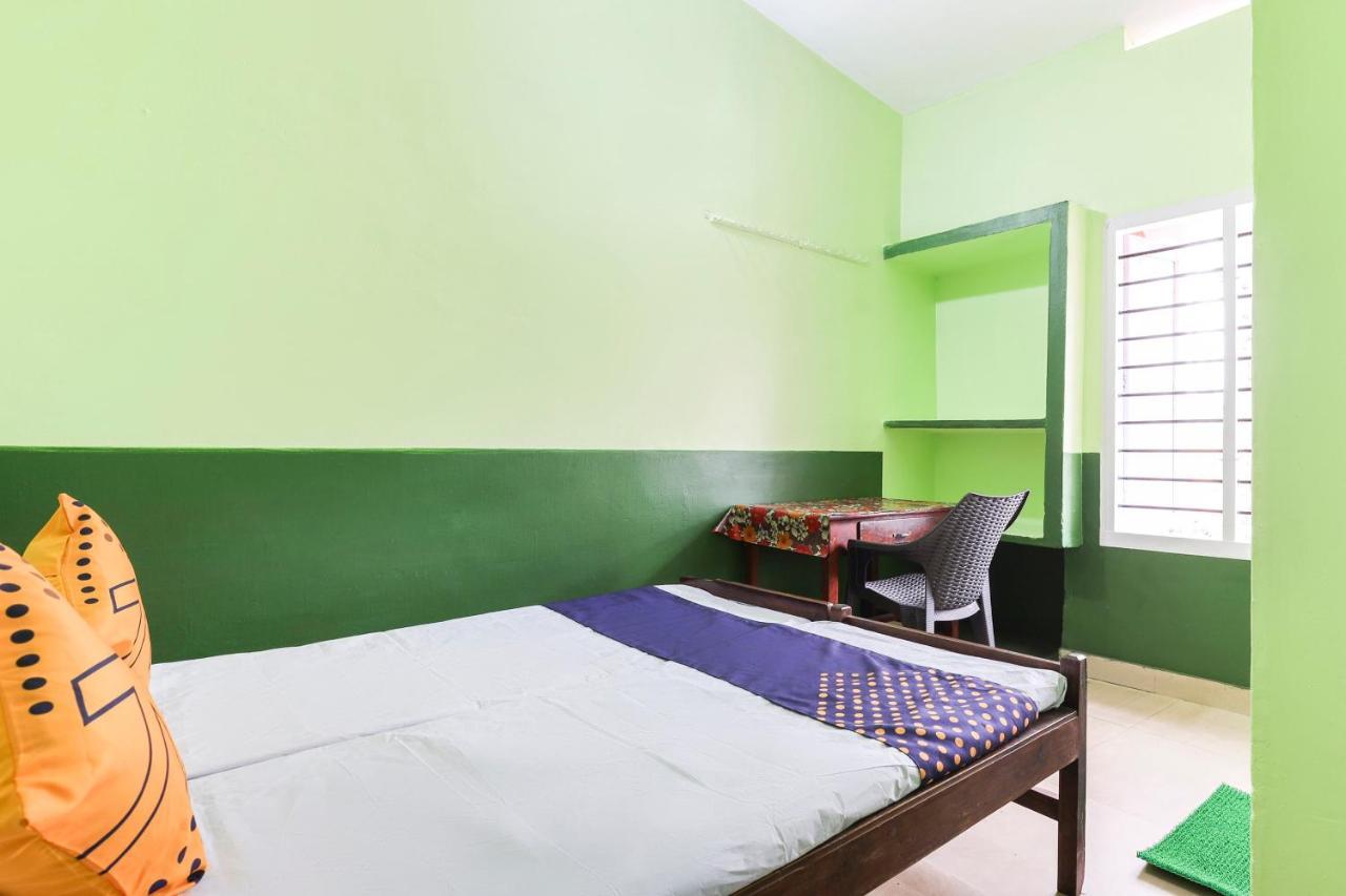 Spot On 68111 Jeena Motels Колам Екстериор снимка
