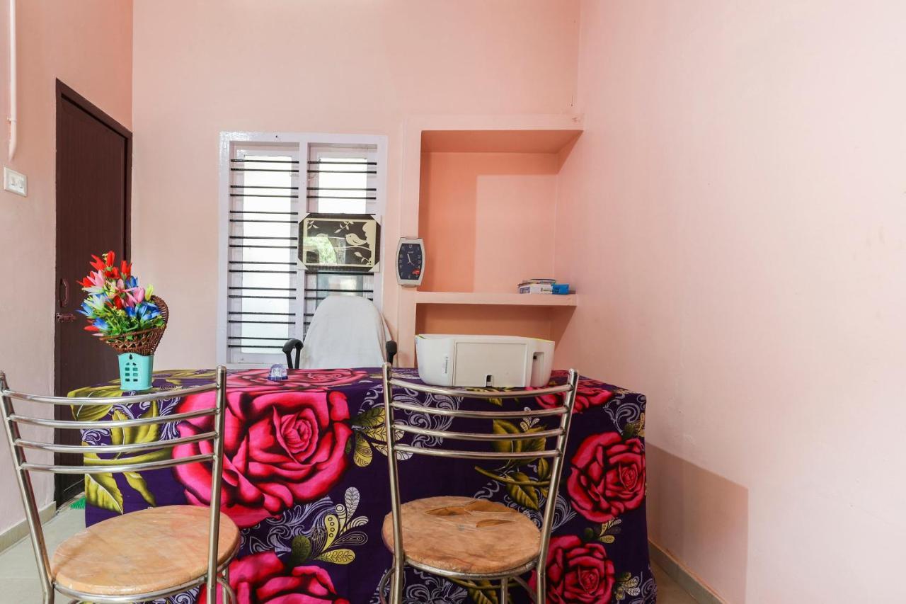 Spot On 68111 Jeena Motels Колам Екстериор снимка