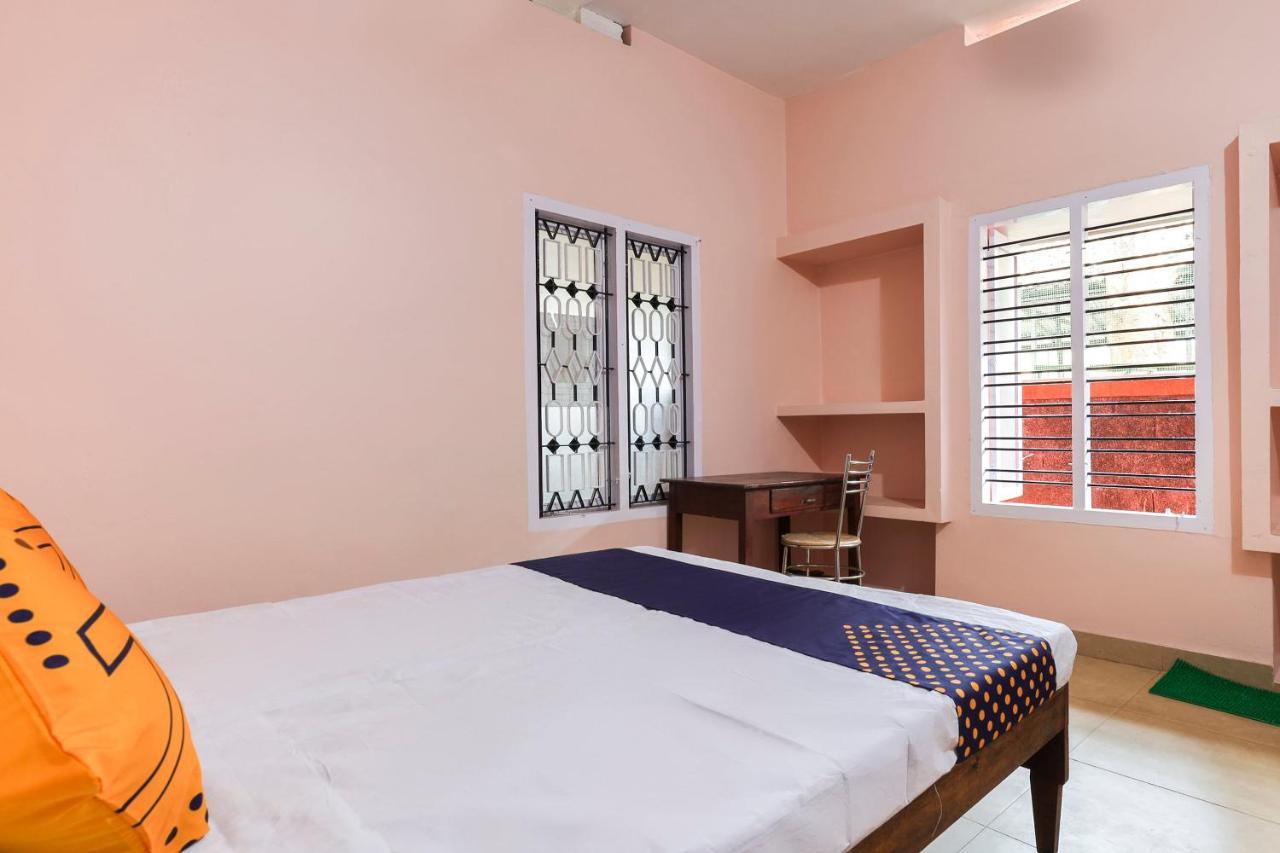 Spot On 68111 Jeena Motels Колам Екстериор снимка