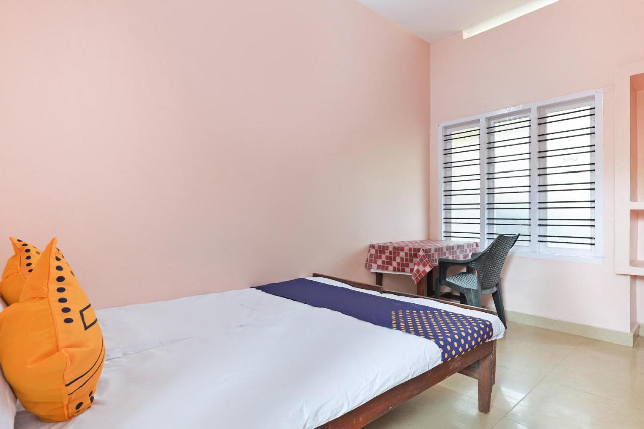 Spot On 68111 Jeena Motels Колам Екстериор снимка