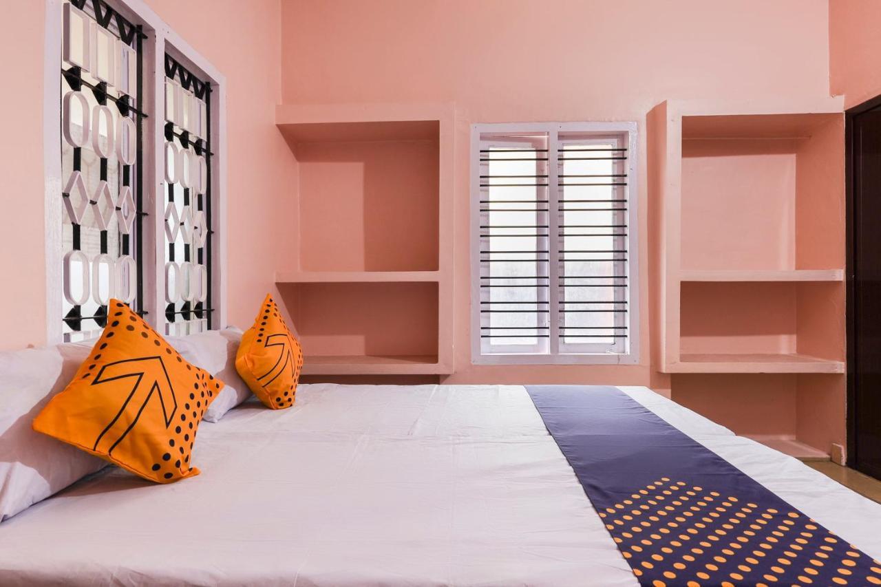 Spot On 68111 Jeena Motels Колам Екстериор снимка