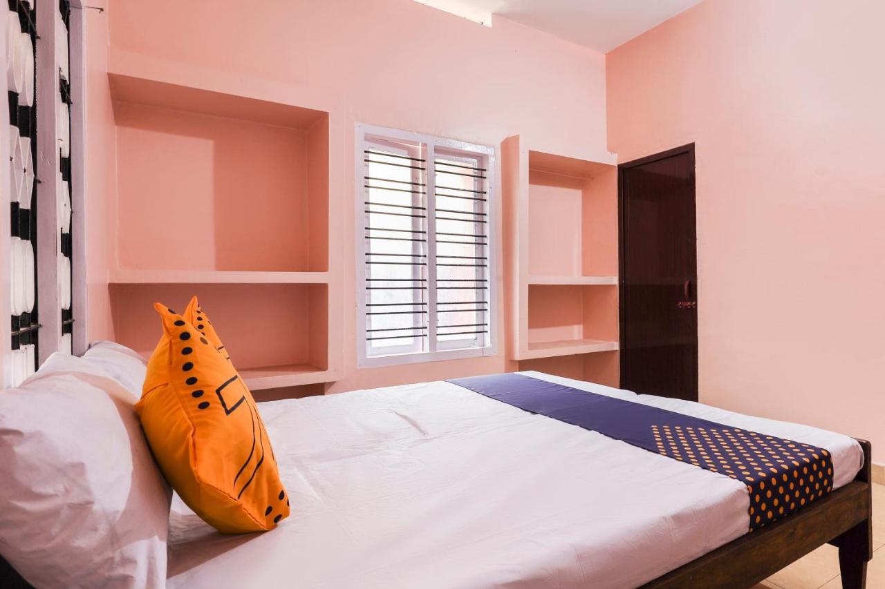 Spot On 68111 Jeena Motels Колам Екстериор снимка