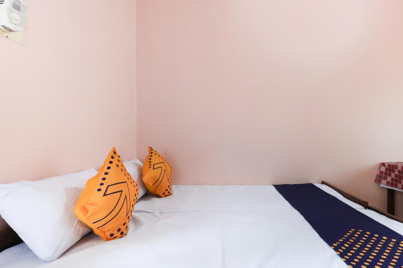 Spot On 68111 Jeena Motels Колам Екстериор снимка