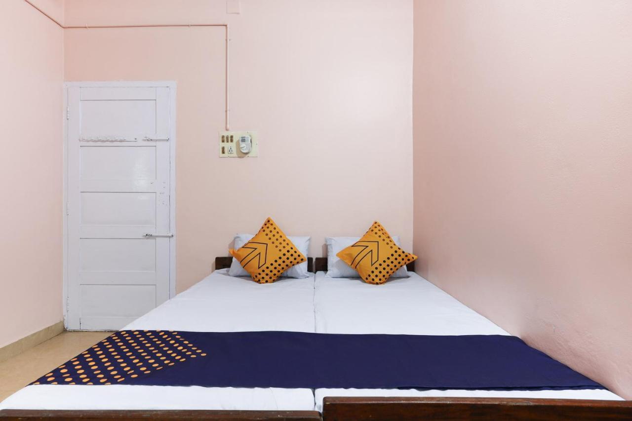 Spot On 68111 Jeena Motels Колам Екстериор снимка